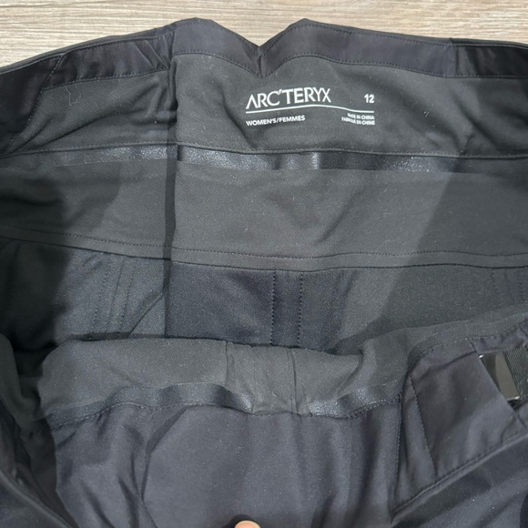 Arcteryx Andessa Ski Snow Pants in Black - Picture 4 of 5